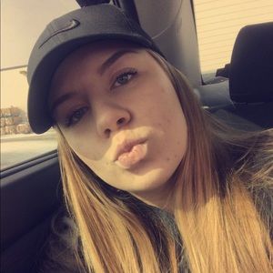 Meet your Posher, Maegan